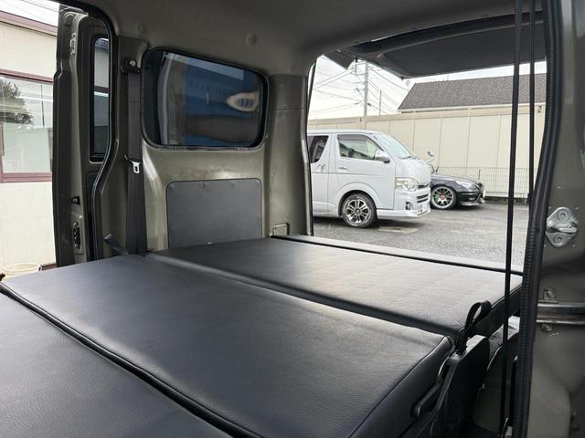 タウンエースバン ＧＬ　オールペイント　エメラルドグレー全塗装　ガレナシート装着　オリジナルリフトアップサス　新品ホイールタイヤセット　車中泊仕様　アウトドアカスタム　オートマ車　新品ステアリング　内装３Ｄパネル装着（40枚目）