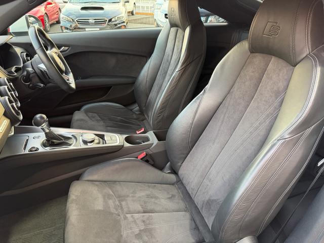 ＴＴクーペ ２．０ＴＦＳＩ　クワトロ　Ｓラインパッケージ（12枚目）