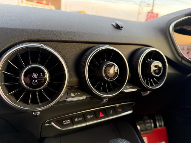 ＴＴクーペ ２．０ＴＦＳＩ　クワトロ　Ｓラインパッケージ（24枚目）