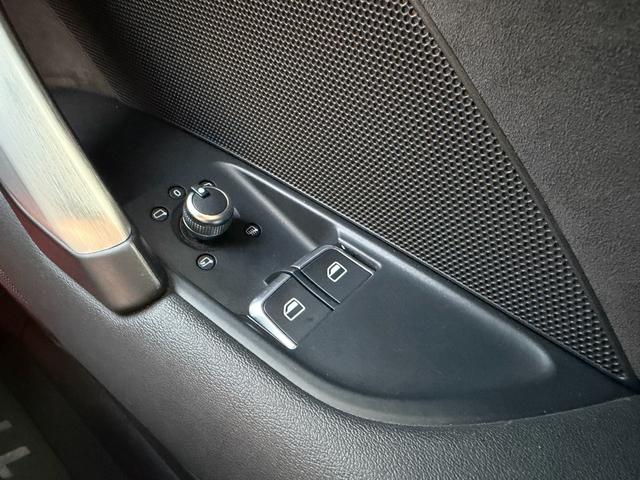 ＴＴクーペ ２．０ＴＦＳＩ　クワトロ　Ｓラインパッケージ（31枚目）