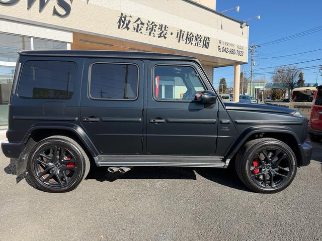 Ｇクラス Ｇ６３　／Ｇ　ｍａｎｕｆａｋｔｕｒプログラム＋／マグノナイトブラック／純正２１インチＡＷ／ベンガルレッド×ブラックナッパレザー／（4枚目）