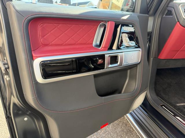Ｇクラス Ｇ６３　／Ｇ　ｍａｎｕｆａｋｔｕｒプログラム＋／マグノナイトブラック／純正２１インチＡＷ／ベンガルレッド×ブラックナッパレザー／（43枚目）