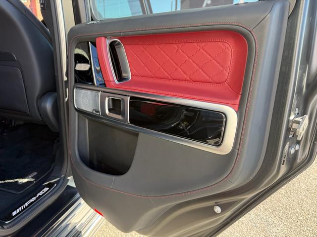 Ｇクラス Ｇ６３　／Ｇ　ｍａｎｕｆａｋｔｕｒプログラム＋／マグノナイトブラック／純正２１インチＡＷ／ベンガルレッド×ブラックナッパレザー／（46枚目）