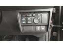 パワースライドドアやミラー調整などの操作をまとめています。運転席から各機能をスムーズに操作できます。
