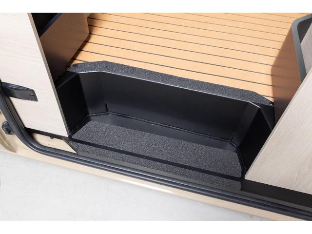 ハイエースバン 　キャンピングカー　ＤＣクーラー　ＦＦヒーター　外部電源　外部充電　サブバッテリー　８型ＳＤナビ　ローダウン　ＥＳＳＥＸ１７インチアルミ　車中泊　ベッドキット　ＥＴＣ２．０　丸目換装　ＬＥＤテールライト（40枚目）