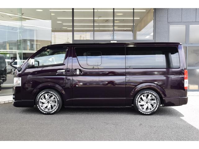 ハイエースバン スーパーＧＬ　ダークプライムＩＩ　ローダウン　フロントスポイラー　ＥＳＳＥＸ１７インチアルミ　バックカメラ　トヨタ純正７型ナビ　トヨタ純正ＥＴＣ２．０　ＡＣ１００Ｖ　ステアリングスイッチ　ＥＳＳＥＸリアウィングシボタイプ（7枚目）