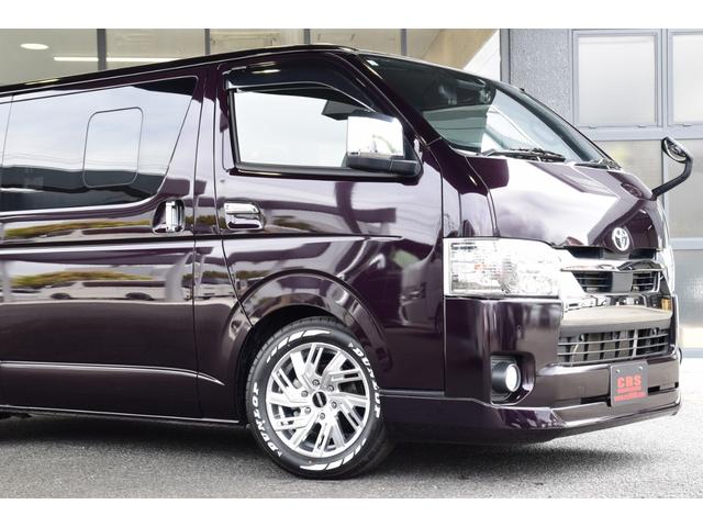 ハイエースバン スーパーＧＬ　ダークプライムＩＩ　ローダウン　フロントスポイラー　ＥＳＳＥＸ１７インチアルミ　バックカメラ　トヨタ純正７型ナビ　トヨタ純正ＥＴＣ２．０　ＡＣ１００Ｖ　ステアリングスイッチ　ＥＳＳＥＸリアウィングシボタイプ（8枚目）