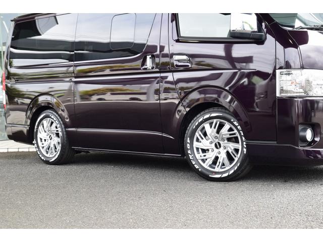 ハイエースバン スーパーＧＬ　ダークプライムＩＩ　ローダウン　フロントスポイラー　ＥＳＳＥＸ１７インチアルミ　バックカメラ　トヨタ純正７型ナビ　トヨタ純正ＥＴＣ２．０　ＡＣ１００Ｖ　ステアリングスイッチ　ＥＳＳＥＸリアウィングシボタイプ（10枚目）