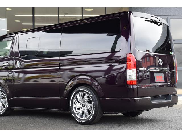 ハイエースバン スーパーＧＬ　ダークプライムＩＩ　ローダウン　フロントスポイラー　ＥＳＳＥＸ１７インチアルミ　バックカメラ　トヨタ純正７型ナビ　トヨタ純正ＥＴＣ２．０　ＡＣ１００Ｖ　ステアリングスイッチ　ＥＳＳＥＸリアウィングシボタイプ（12枚目）