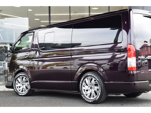 ハイエースバン スーパーＧＬ　ダークプライムＩＩ　ローダウン　フロントスポイラー　ＥＳＳＥＸ１７インチアルミ　バックカメラ　トヨタ純正７型ナビ　トヨタ純正ＥＴＣ２．０　ＡＣ１００Ｖ　ステアリングスイッチ　ＥＳＳＥＸリアウィングシボタイプ（13枚目）