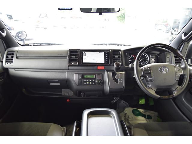 ハイエースバン スーパーＧＬ　ダークプライムＩＩ　ローダウン　フロントスポイラー　ＥＳＳＥＸ１７インチアルミ　バックカメラ　トヨタ純正７型ナビ　トヨタ純正ＥＴＣ２．０　ＡＣ１００Ｖ　ステアリングスイッチ　ＥＳＳＥＸリアウィングシボタイプ（29枚目）
