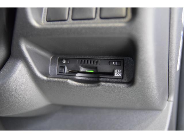ハイエースバン スーパーＧＬ　ダークプライムＩＩ　ローダウン　フロントスポイラー　ＥＳＳＥＸ１７インチアルミ　バックカメラ　トヨタ純正７型ナビ　トヨタ純正ＥＴＣ２．０　ＡＣ１００Ｖ　ステアリングスイッチ　ＥＳＳＥＸリアウィングシボタイプ（39枚目）