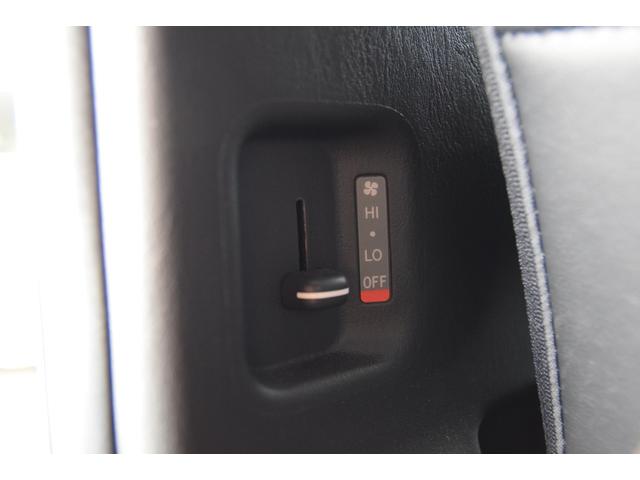 ハイエースバン スーパーＧＬ　ダークプライムＩＩ　ローダウン　フロントスポイラー　ＥＳＳＥＸ１７インチアルミ　バックカメラ　トヨタ純正７型ナビ　トヨタ純正ＥＴＣ２．０　ＡＣ１００Ｖ　ステアリングスイッチ　ＥＳＳＥＸリアウィングシボタイプ（41枚目）