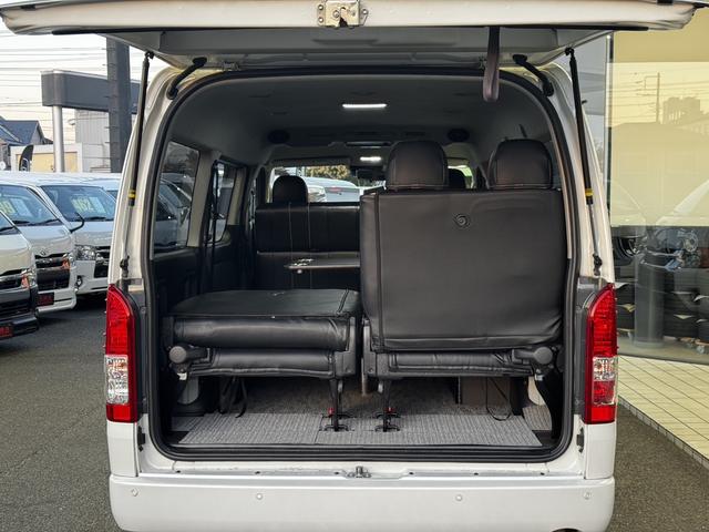 ハイエースワゴン ＧＬ　４ＷＤ　ＥＴＣ　全周囲カメラ　クリアランスソナー　レーンアシスト　衝突被害軽減システム　電動スライドドア　オートマチックハイビーム　スマートキー　電動格納ミラー　後席モニター　ＡＴ　１００Ｖ電源（17枚目）