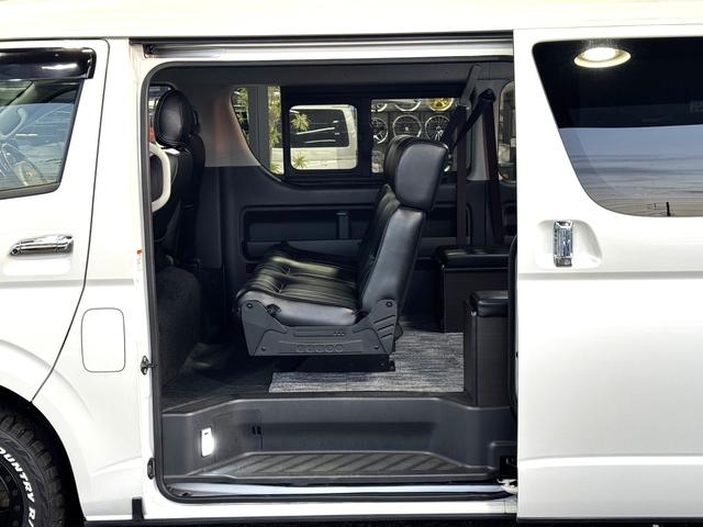 ハイエースワゴン ＧＬ　４ＷＤ　ＥＴＣ　全周囲カメラ　クリアランスソナー　レーンアシスト　衝突被害軽減システム　電動スライドドア　オートマチックハイビーム　スマートキー　電動格納ミラー　後席モニター　ＡＴ　１００Ｖ電源（25枚目）