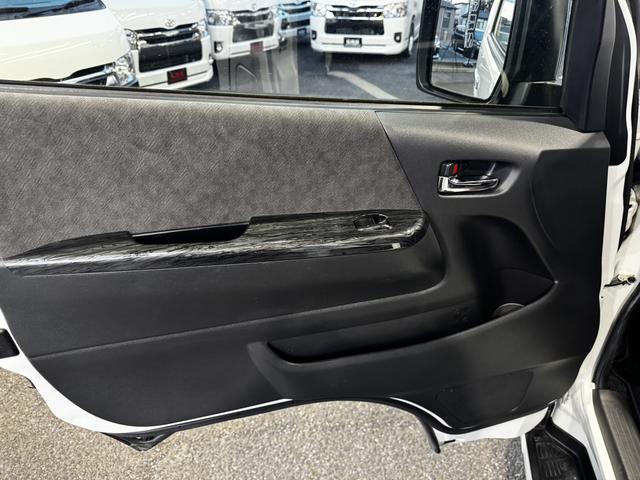 ハイエースワゴン ＧＬ　４ＷＤ　ＥＴＣ　全周囲カメラ　クリアランスソナー　レーンアシスト　衝突被害軽減システム　電動スライドドア　オートマチックハイビーム　スマートキー　電動格納ミラー　後席モニター　ＡＴ　１００Ｖ電源（48枚目）