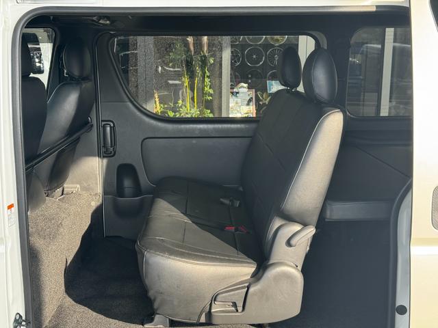 ハイエースバン スーパーＧＬ　ダークプライムＩＩ　ＥＴＣ　クリアランスソナー　レーンアシスト　衝突被害軽減システム　両側電動スライドドア　オートマチックハイビーム　スマートキー　電動格納ミラー　後席モニター　ＡＴ　アルミホイール　１００Ｖ電源　ＥＳＣ（21枚目）