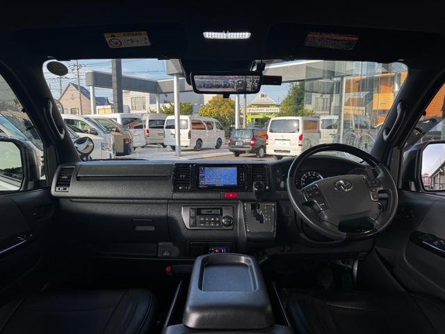 ハイエースバン スーパーＧＬ　ダークプライムＩＩ　ＥＴＣ　クリアランスソナー　レーンアシスト　衝突被害軽減システム　両側電動スライドドア　オートマチックハイビーム　スマートキー　電動格納ミラー　後席モニター　ＡＴ　アルミホイール　１００Ｖ電源　ＥＳＣ（23枚目）