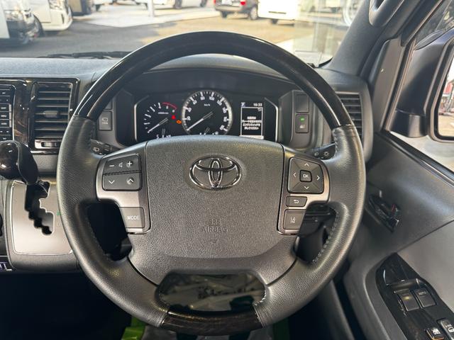 ハイエースバン スーパーＧＬ　ダークプライムＩＩ　ＥＴＣ　クリアランスソナー　レーンアシスト　衝突被害軽減システム　両側電動スライドドア　オートマチックハイビーム　スマートキー　電動格納ミラー　後席モニター　ＡＴ　アルミホイール　１００Ｖ電源　ＥＳＣ（24枚目）