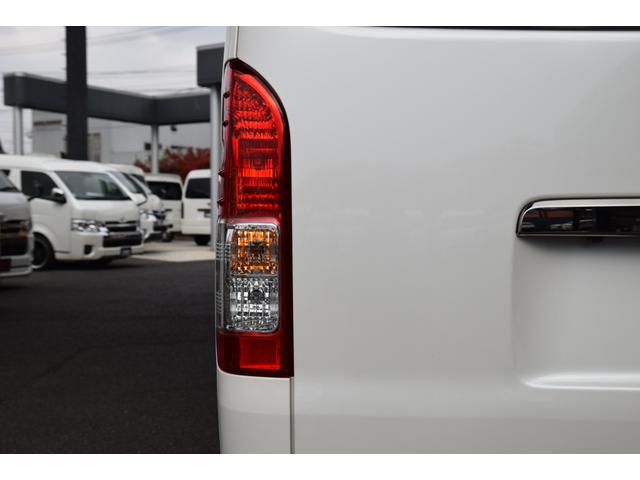 ハイエースバン スーパーＧＬ　ダークプライムＩＩ　ＥＴＣ　クリアランスソナー　レーンアシスト　衝突被害軽減システム　両側電動スライドドア　オートマチックハイビーム　スマートキー　電動格納ミラー　後席モニター　ＡＴ　アルミホイール　１００Ｖ電源　ＥＳＣ（43枚目）