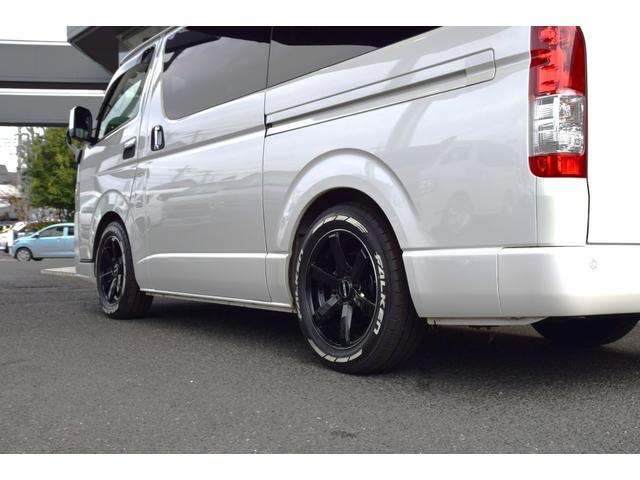 ハイエースバン スーパーＧＬ　ダークプライムＩＩ　ＥＴＣ　クリアランスソナー　レーンアシスト　衝突被害軽減システム　両側電動スライドドア　オートマチックハイビーム　スマートキー　電動格納ミラー　後席モニター　ＡＴ　アルミホイール　１００Ｖ電源　ＥＳＣ（45枚目）