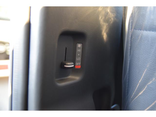 ハイエースワゴン GL 千葉BLACKSTYLE フロントバンパーガード ESSEX16インチアルミ 25mmオーバーフェンダー フローティングナビ 12.8型後席モニター 天井スピーカー デジタルインナーミラー(45枚目)