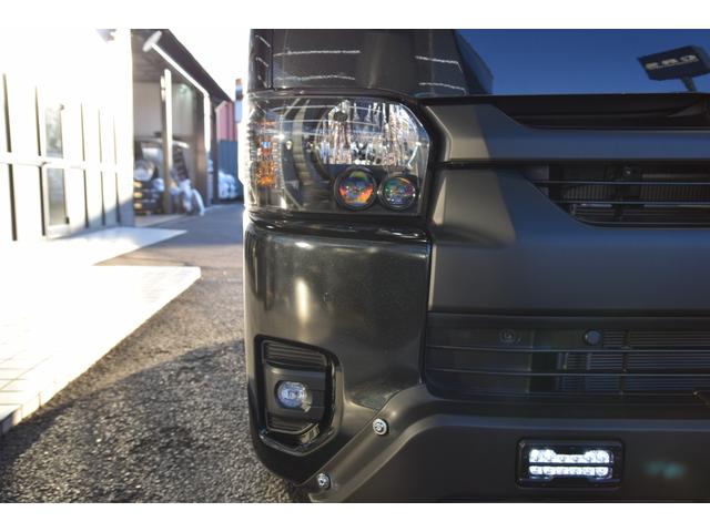 ハイエースワゴン GL 千葉BLACKSTYLE フロントバンパーガード ESSEX16インチアルミ 25mmオーバーフェンダー フローティングナビ 12.8型後席モニター 天井スピーカー デジタルインナーミラー(51枚目)