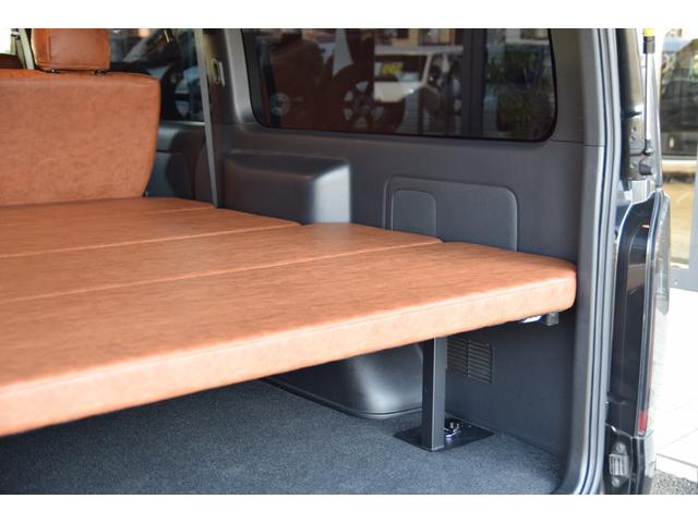 ハイエースバン スーパーGL ダークプライムII ローダウン ベッドキット 車中泊 フロントスポイラー ESSEX17インチアルミ フローティングナビ 10.1型後席モニター LEDヘッドライト LEDテールランプ バックカメラ付き防眩ミラー(21枚目)
