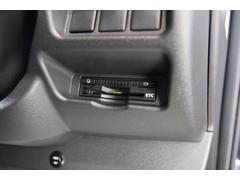 今では必需品のＥＴＣも付いております。高速道路での出入りもスムーズ。渋滞緩和にもなりエコにも繋がります。 7