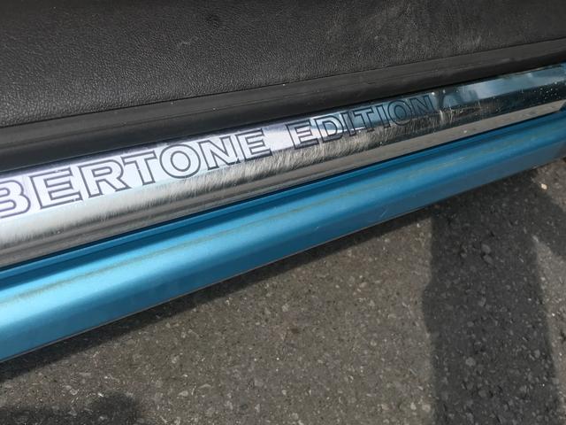 カブリオ　電動オープン　ＢＥＲＴＯＮＥ　ＥＤＩＴＩＯＮ　ベージュレザーシート純正ウィンドリフレクター　純正フロアーマット　社外ＥＴＣ　記録簿　ディーラー車　ＧＭ－ＢＥＲＴＯＮＥ番号０３８３３８(4枚目)