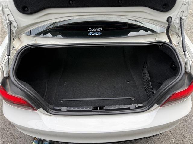 １シリーズ １３５ｉ　ＤＭＥチューン済　サンルーフ　ＲＥＣＡＲＯセミバケ　ＲＡＹＳ　ＴＥ３７（１８インチＡＷ）ワンオフマフラー（純正マフラー有）ＳＴＡＣＫ３連メーター　社外Ｆリップリアディフューザー　ＡＲＣタワーバー（9枚目）