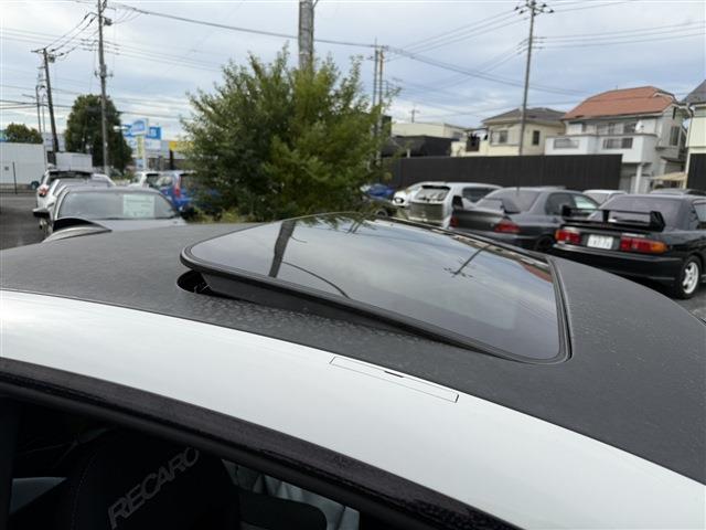 １シリーズ １３５ｉ　ＤＭＥチューン済　サンルーフ　ＲＥＣＡＲＯセミバケ　ＲＡＹＳ　ＴＥ３７（１８インチＡＷ）ワンオフマフラー（純正マフラー有）ＳＴＡＣＫ３連メーター　社外Ｆリップリアディフューザー　ＡＲＣタワーバー（15枚目）