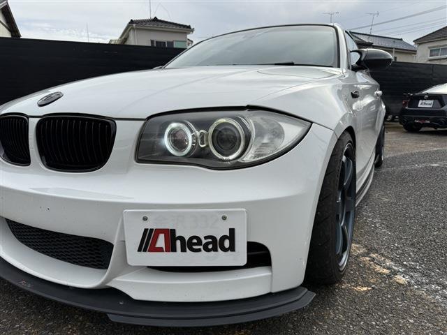 １シリーズ １３５ｉ　ＤＭＥチューン済　サンルーフ　ＲＥＣＡＲＯセミバケ　ＲＡＹＳ　ＴＥ３７（１８インチＡＷ）ワンオフマフラー（純正マフラー有）ＳＴＡＣＫ３連メーター　社外Ｆリップリアディフューザー　ＡＲＣタワーバー（17枚目）