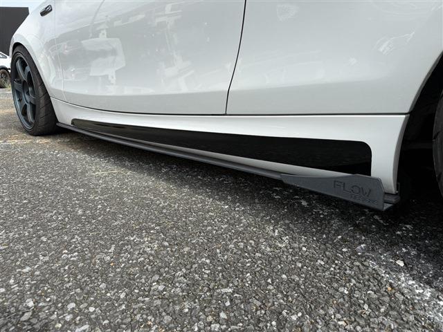 １シリーズ １３５ｉ　ＤＭＥチューン済　サンルーフ　ＲＥＣＡＲＯセミバケ　ＲＡＹＳ　ＴＥ３７（１８インチＡＷ）ワンオフマフラー（純正マフラー有）ＳＴＡＣＫ３連メーター　社外Ｆリップリアディフューザー　ＡＲＣタワーバー（22枚目）