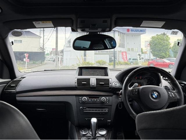 １シリーズ １３５ｉ　ＤＭＥチューン済　サンルーフ　ＲＥＣＡＲＯセミバケ　ＲＡＹＳ　ＴＥ３７（１８インチＡＷ）ワンオフマフラー（純正マフラー有）ＳＴＡＣＫ３連メーター　社外Ｆリップリアディフューザー　ＡＲＣタワーバー（27枚目）