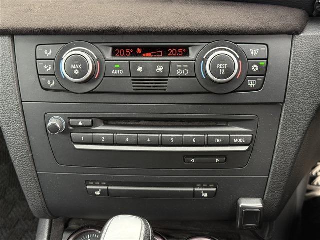 １シリーズ １３５ｉ　ＤＭＥチューン済　サンルーフ　ＲＥＣＡＲＯセミバケ　ＲＡＹＳ　ＴＥ３７（１８インチＡＷ）ワンオフマフラー（純正マフラー有）ＳＴＡＣＫ３連メーター　社外Ｆリップリアディフューザー　ＡＲＣタワーバー（32枚目）