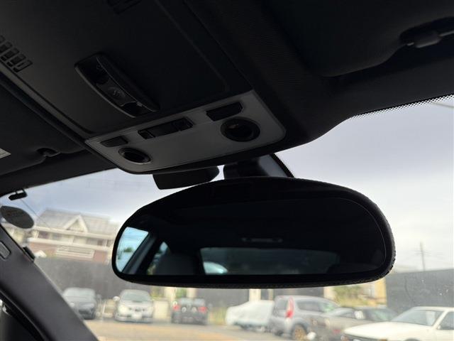 １シリーズ １３５ｉ　ＤＭＥチューン済　サンルーフ　ＲＥＣＡＲＯセミバケ　ＲＡＹＳ　ＴＥ３７（１８インチＡＷ）ワンオフマフラー（純正マフラー有）ＳＴＡＣＫ３連メーター　社外Ｆリップリアディフューザー　ＡＲＣタワーバー（43枚目）