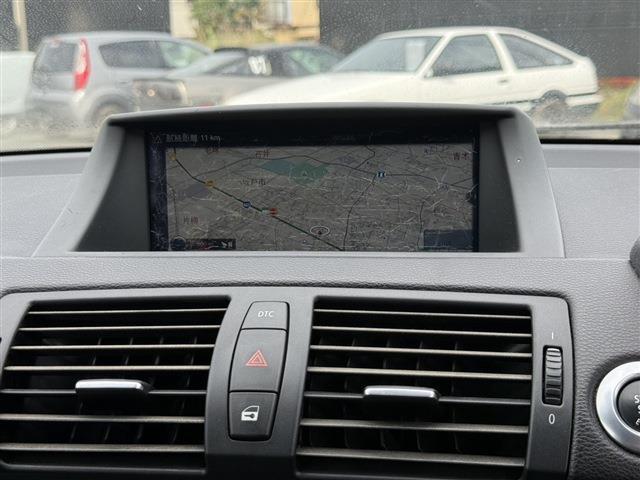 １シリーズ １３５ｉ　ＤＭＥチューン済　サンルーフ　ＲＥＣＡＲＯセミバケ　ＲＡＹＳ　ＴＥ３７（１８インチＡＷ）ワンオフマフラー（純正マフラー有）ＳＴＡＣＫ３連メーター　社外Ｆリップリアディフューザー　ＡＲＣタワーバー（46枚目）