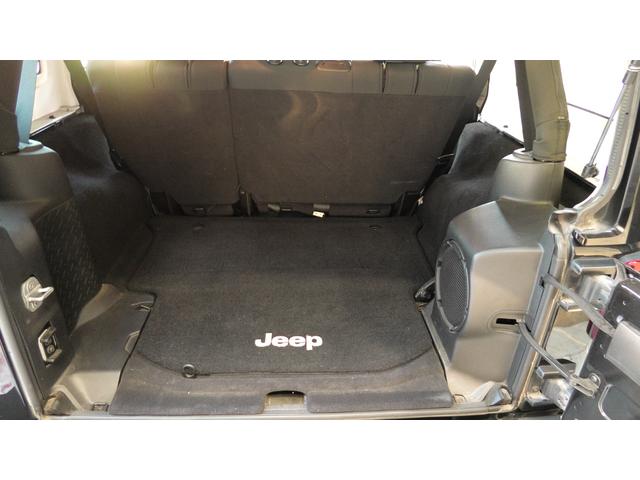 ジープ・ラングラーアンリミテッド サハラ(10枚目)