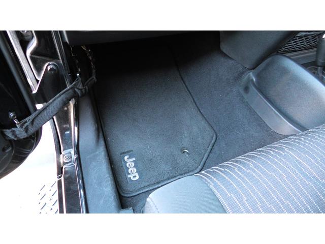 ジープ・ラングラーアンリミテッド サハラ(27枚目)