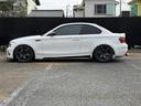 １シリーズ １３５ｉ　ＤＭＥチューン済　サンルーフ　ＲＥＣＡＲＯセミバケ　ＲＡＹＳ　ＴＥ３７（１８インチＡＷ）ワンオフマフラー（純正マフラー有）ＳＴＡＣＫ３連メーター　社外Ｆリップリアディフューザー　ＡＲＣタワーバー（5枚目）