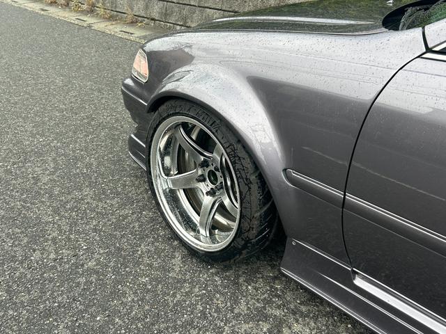 マークII ツアラーV サンルーフ MT載せ替え公認 フルデュアルマフラー 機械式LSD 社外強化クラッチ インタークーラー WORK T5R18インチ トラストプロフェックブーストコントローラー 前後V1フェンダー(7枚目)