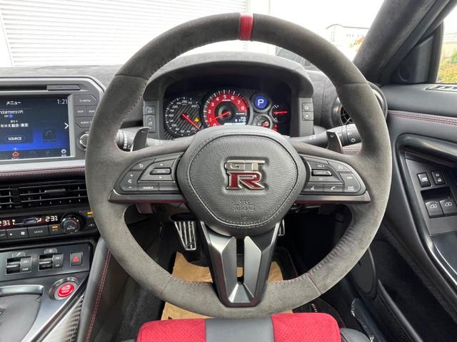 ＧＴ－Ｒ ニスモ　スペシャルエディション　４ＷＤ　ＭＹ２２　ＮＩＳＭＯスポーツリセッティン　ＮＩＳＭＯ専用チューニングＶＲ３８ＤＥＴＴ　ニスモ専用カーボン製エンジンフード　専用レイズ製アルミ鍛造ホイール　専用カーボンセラミックブレーキ（6枚目）