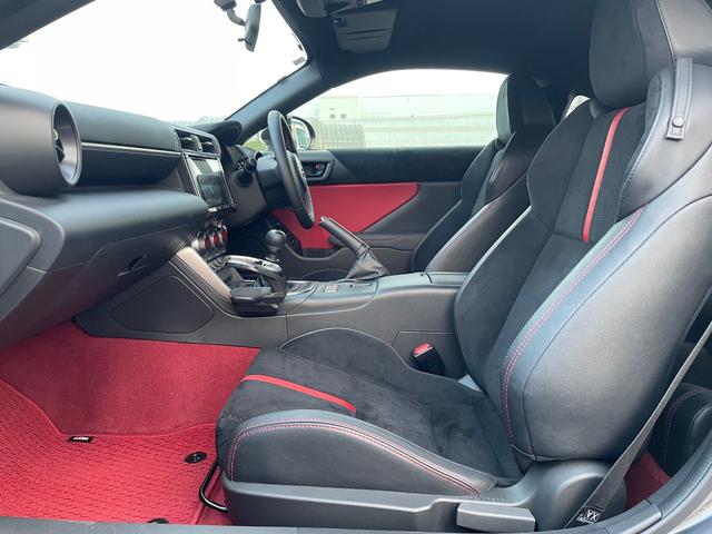 ＧＲ８６ ＲＺ　ワンオーナー　６速ＭＴ　ＫＥＮＷＯＯＤナビ　ＤＴＶ　ＥＴＣ　バックカメラ　純正シフトノブ　ＬＥＤヘッドライト　プッシュスタート　ハーフレザーシート　シートヒーター　純正マフラー　純正１８インチＡＷ（15枚目）