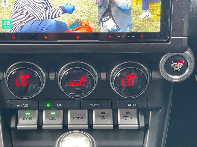 ＧＲ８６ ＲＺ　ワンオーナー　６速ＭＴ　カロッツェリアナビ　ＤＴＶ　ＥＴＣ　バックカメラ　ハーフレザーシート　シートヒーター　ドライブレコーダー　ＬＥＤヘッドライト　純正マフラー　純正１８インチアルミホイール（40枚目）