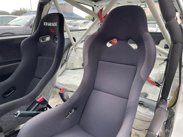 シビック ＳｉＲ　５速ＭＴ　Ｂ１６Ａエンジン　ＢＲＩＤＥフルバケットシート　１２点式ロールケージ　ゼロファイター車高調　５ＺＩＧＥＮエキマニ　バーディークラブＳＰＥＣ２マフラー　ＥＮＫＥＩ１５インチアルミホ―イル（13枚目）