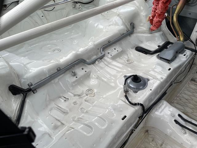 シビック ＳｉＲ　５速ＭＴ　Ｂ１６Ａエンジン　ＢＲＩＤＥフルバケットシート　１２点式ロールケージ　ゼロファイター車高調　５ＺＩＧＥＮエキマニ　バーディークラブＳＰＥＣ２マフラー　ＥＮＫＥＩ１５インチアルミホ―イル（22枚目）
