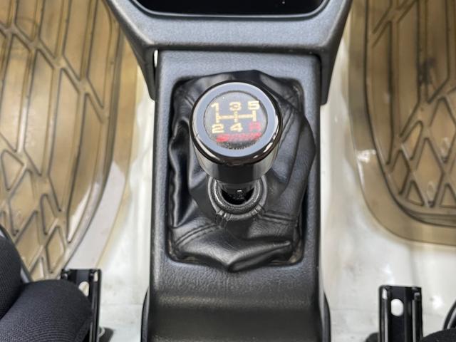 シビック ＳｉＲ　５速ＭＴ　Ｂ１６Ａエンジン　ＢＲＩＤＥフルバケットシート　１２点式ロールケージ　ゼロファイター車高調　５ＺＩＧＥＮエキマニ　バーディークラブＳＰＥＣ２マフラー　ＥＮＫＥＩ１５インチアルミホ―イル（35枚目）