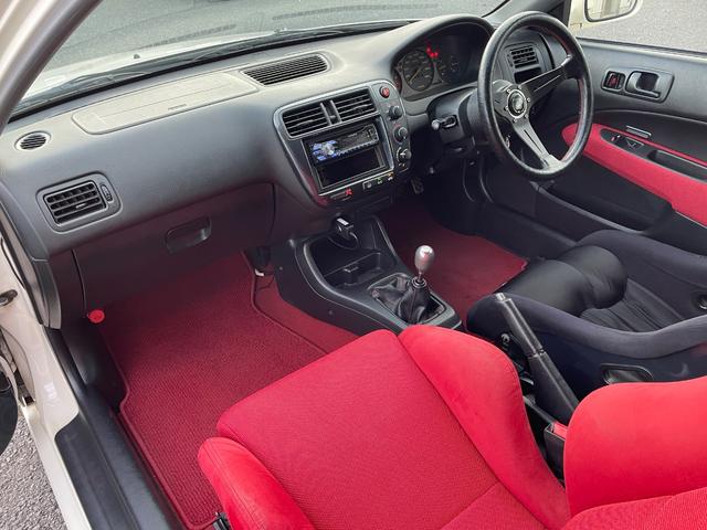 シビック タイプＲ　Ｘ　５速ＭＴ　ＶＴＥＣエンジン　ＥＴＣ　運転席ＢＲＩＤＥフルバケットシート　純正ＯＰフロントフォグランプ　ビルシュタイン車高調　フジツボマフラー　バリスカーボンボンネット　純正１５インチアルミホイール（6枚目）