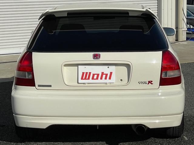 シビック タイプＲ　Ｘ　５速ＭＴ　ＶＴＥＣエンジン　ＥＴＣ　運転席ＢＲＩＤＥフルバケットシート　純正ＯＰフロントフォグランプ　ビルシュタイン車高調　フジツボマフラー　バリスカーボンボンネット　純正１５インチアルミホイール（9枚目）